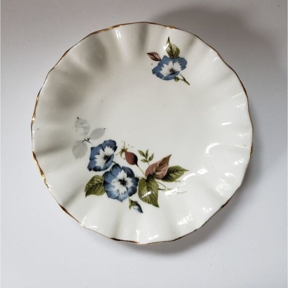 Royal Dover Bone China Creamer & Saucer - Picture 6 of 8